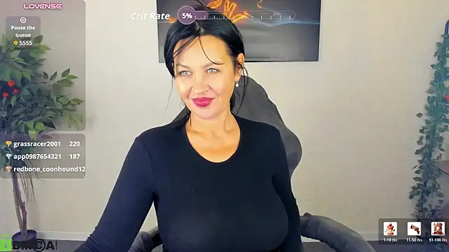 Sara_Devills - bra out of hand