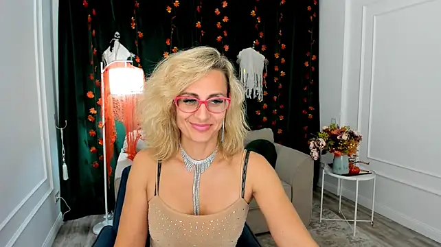 MuseOfStage - Put on a bikini and dance