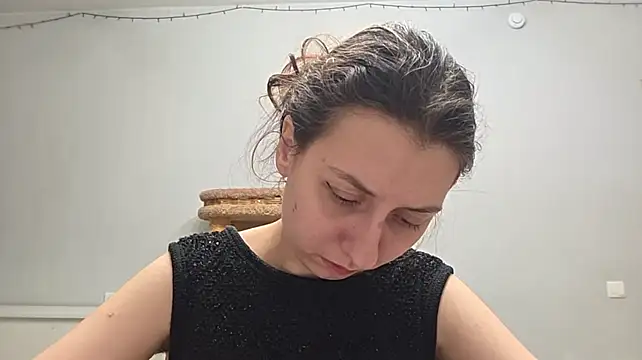 ChrystalAlma - show ass😋