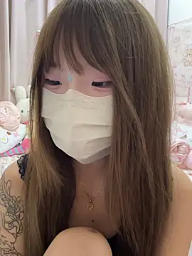 Kkkkiiii-42 - 晚上没课 趁机直播一下赚点零花钱 舍友在边上好紧张 全裸给哥哥们仔细看看