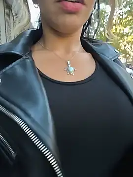 I_amAly - Make my new anal toy vibrate