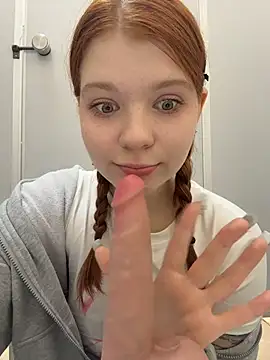 Freaky__Nikki - grind teddy bear with naked pussy