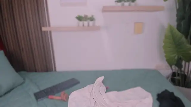 Tiny_isawii - doggy no pantys