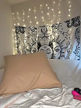 Nikiita_X - ✨Nue , je suce et me doigte✨