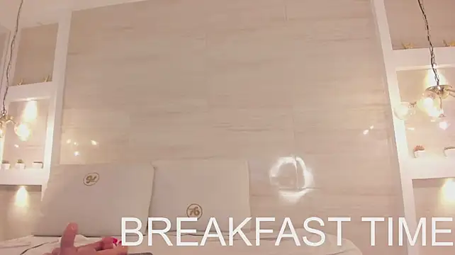 Chloe_murray - Go to bed, open legs and spread pussy 🧡