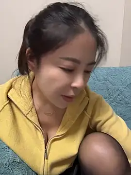 YaoYao8888 - 只穿内衣裤直播5分钟