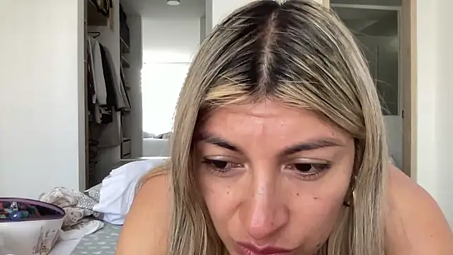 LunaBeya - dildo until orgasm