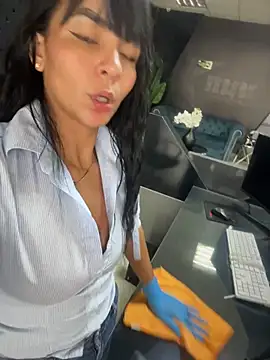 LuxeBrunetteXXX - CLEANING LADY PLAY PUSSY CLOSE UP😏🔥