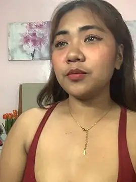 YaraSmith - topless and hands up🤪