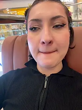 KatyVibes - TITS SHOW IN PUBLIC