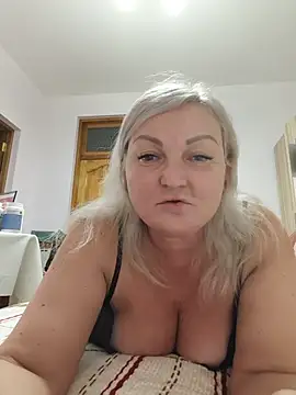 SWEETTbitch - Topless 2 minutes