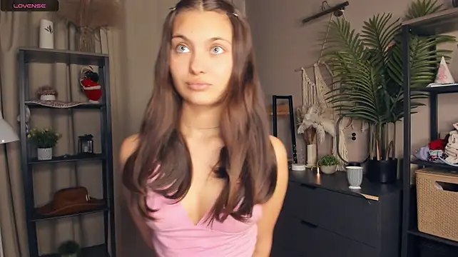 ReynaCarco - Play with my titties close to face