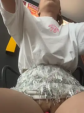 Isabella-gaviria - FINGERING PUSSY + SPIT PUSSY🌸🥵🔥
