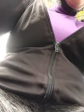 CAROLINE__07 - Breasts exposed for 3 minutes