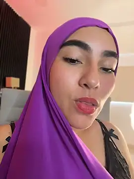 Malika_Noor - Wiggle my booty 👀