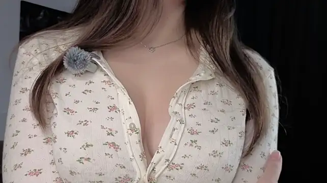 JuliDahill - press the breast together close up cam