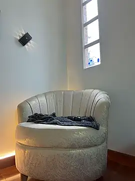 AlmaSajor_ - DOGGY + TWO FINGERS IN MY PUSSY