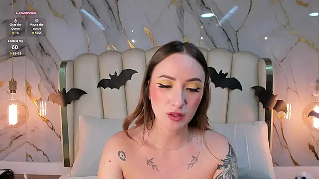 Hannah_Lane - 🥵Close-up and a butt squeeze🍑