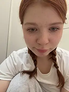 Freaky__Nikki - pull down my panties and show pubis 🍓
