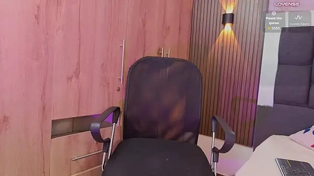 Victoria__ford - Spank my ass and shake