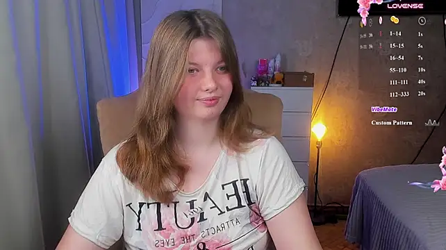 Vivian_cutie - Take off my shorts.