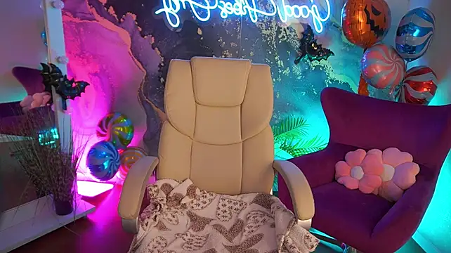 LylaYeess - feel good on red days❤