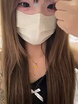 Kkkkiiii-42 - 晚上没课 趁机直播一下赚点零花钱 舍友在边上好紧张 全裸给哥哥们仔细看看