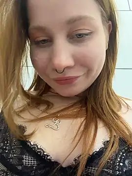 SlavicCandy - FLASH PUSSY NEAR STRANGER IN KFC