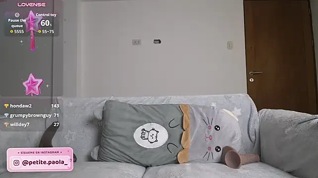 Petite_paola - show my ass