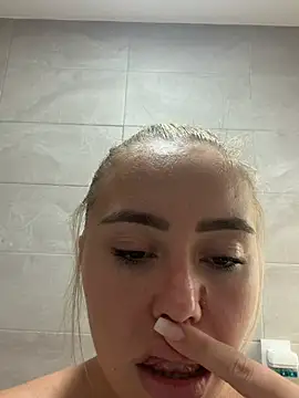 Noraheavenxo - take off top and show boobs 🫦