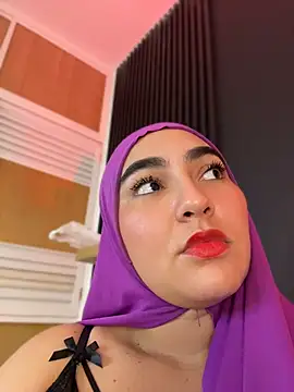 Malika_Noor - Wiggle my booty 👀
