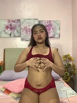 YaraSmith - topless and hands up🤪