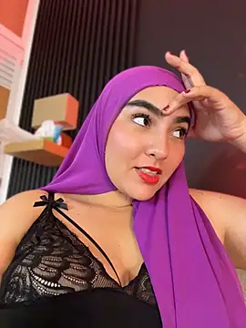 Malika_Noor - Wiggle my booty 👀