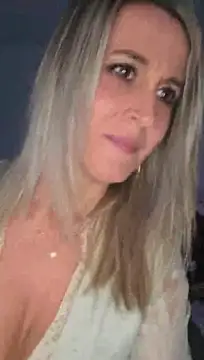 Malicia-hot - Enlever la jupe