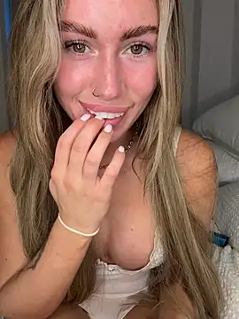 SexySaraxxoo - Pussy play 😘