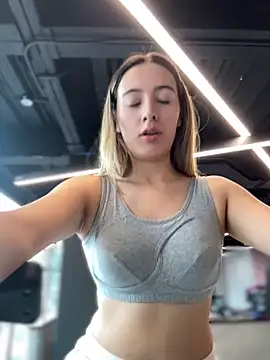 Kloe__t18 - Show boobs at gym