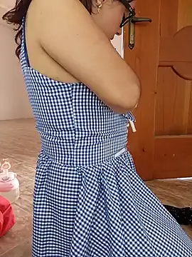 Linda_swett - To spank the maid's bottom