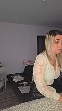 Malicia-hot - Enlever la jupe