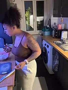 SweetPetiteNoir - Go Doggy + Show Pussy close to Cam 😈