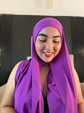 Malika_Noor - Wiggle my booty 👀
