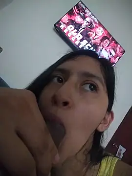 LauraMontaii - Mamada profunda