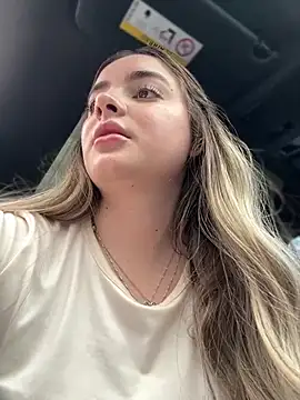 Imlindapink - open legs + rubbing pussy naked in car