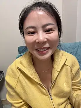 YaoYao8888 - 只穿内衣裤直播5分钟