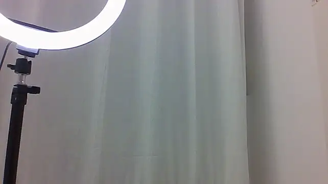 BerniceDigennaro - show my ass close up