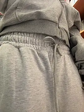 Freaky__Nikki - lower my pants + squeeze my bare butt :p