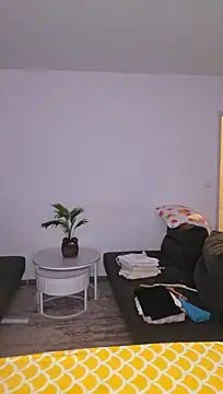 Malicia-hot - Enlever la jupe