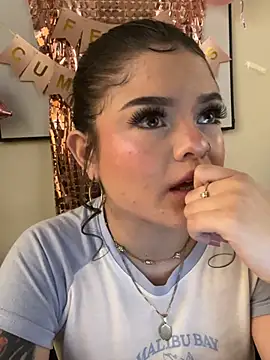 CamilaDuarte_2 - My friend kisses my breasts