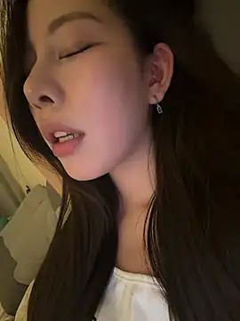 Xiaojingling1122 - 让阿峰脱内裤给大家看