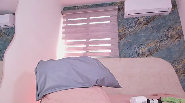 Vale_arias - ride dildo + oil