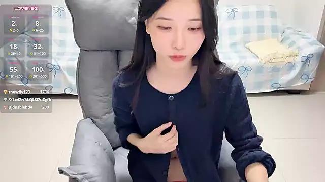 Jiajia_girl - 脱一件衣服